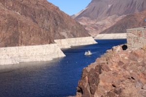 water na het passeren van de Hoover Dam | Lake Mead Recr. Area